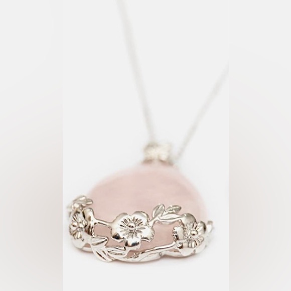 Teardrop Crystal/Stone Pendant with Floral Design - Picture 3 of 4